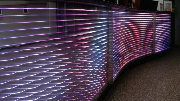 neue Theke mit Leuchtelementen 