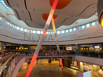 Videofähige LED, dynamisches Licht im Shoppingcenter, FormLED